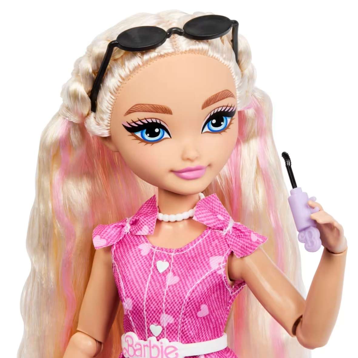Barbie Dream Besties Barbie Malibu Doll & Accessories, Posable Fashion Doll & Themed Pieces