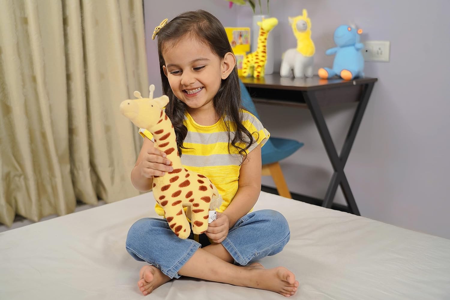 Win Magic Furrendz Jolly Giraffe 10 Inch Plush Toy For Kids 0-2 Years