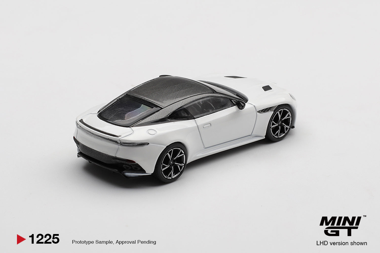 Mini GT 1225 Aston Martin DBS Stratus White