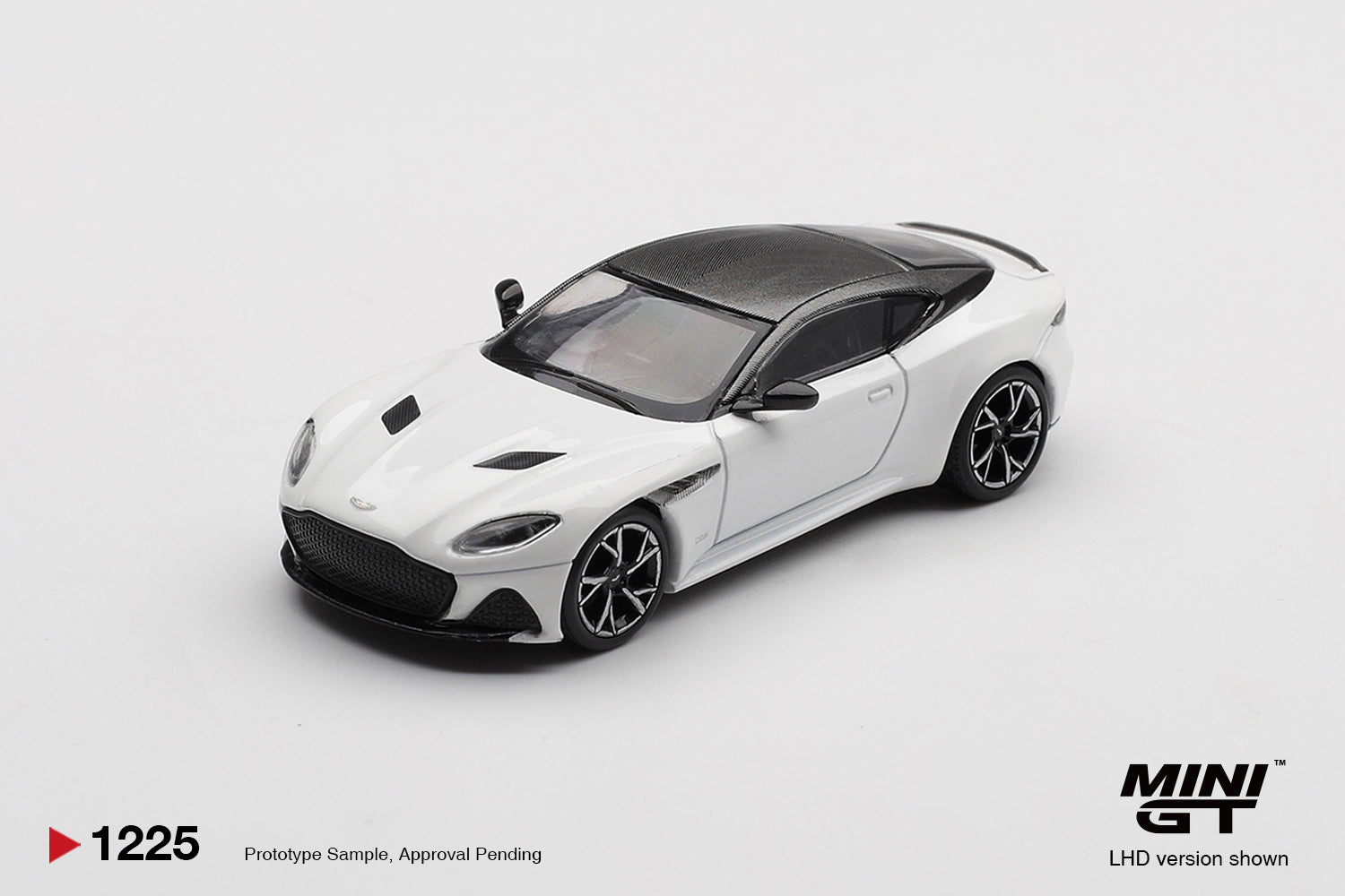 Mini GT 1225 Aston Martin DBS Stratus White