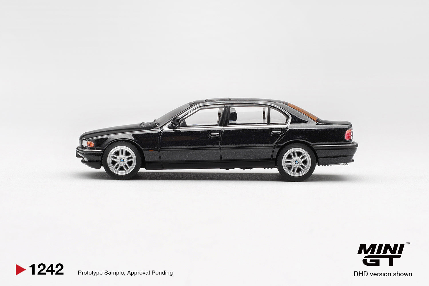 Mini GT 1242 BMW 750IL Black Sapphire
