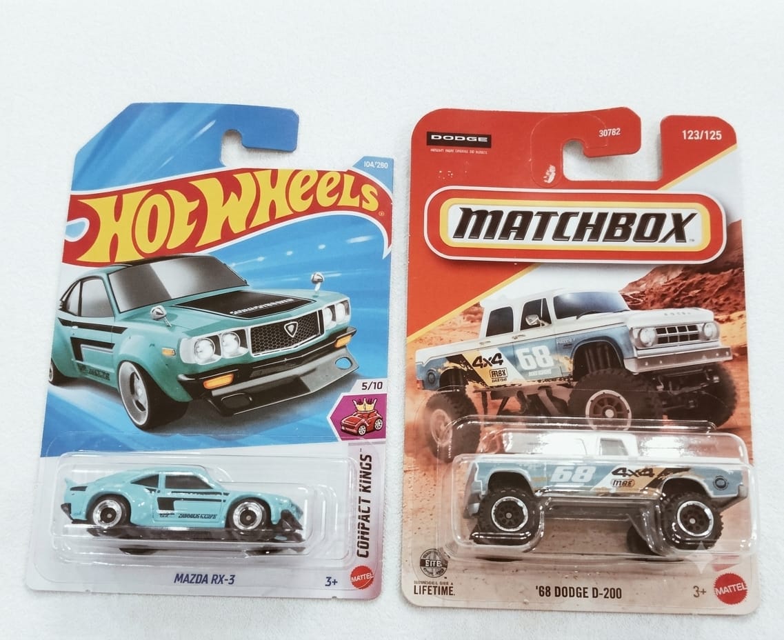 Hot Wheels Mazda RX-3 And 68 Dodge D-200