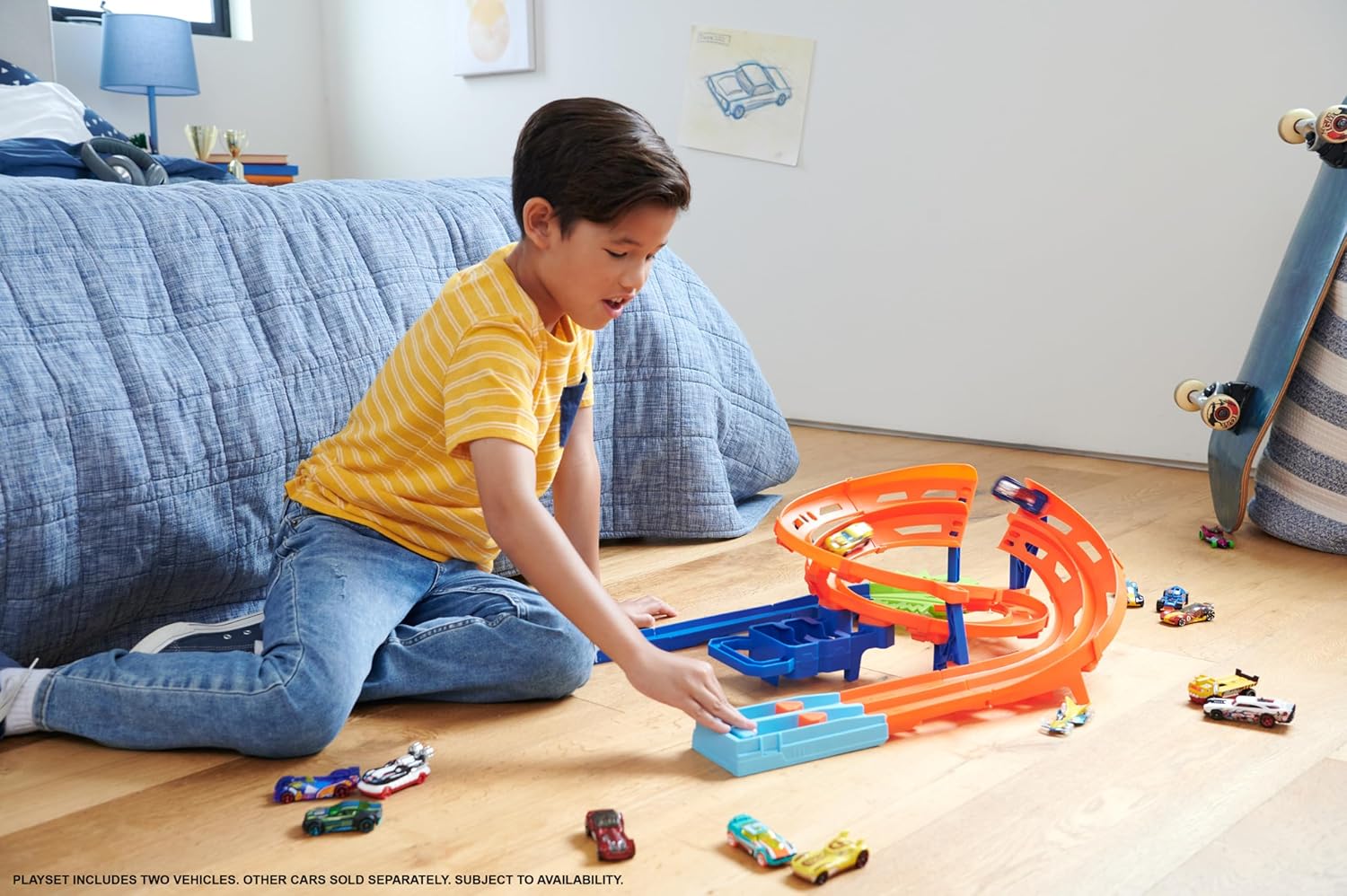 Hot Wheels Extreme Loop Circuit Set – 2 Cars, High-Speed Loops, Easy Storage!