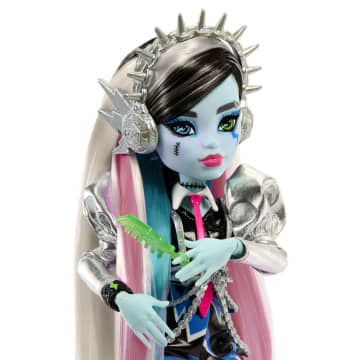 Monster High Amped Up Frankie Stein doll accessories