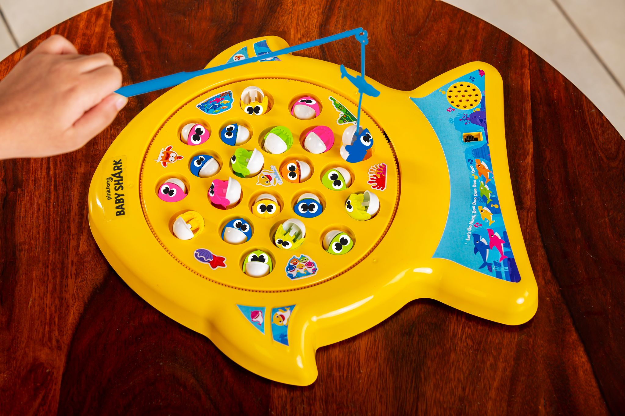 Baby Shark Sing and Go Fishing Game