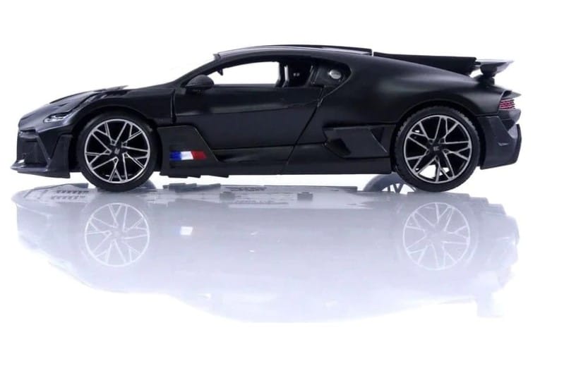 Maisto Diecast Bugatti Divo Matte Black - 1/24