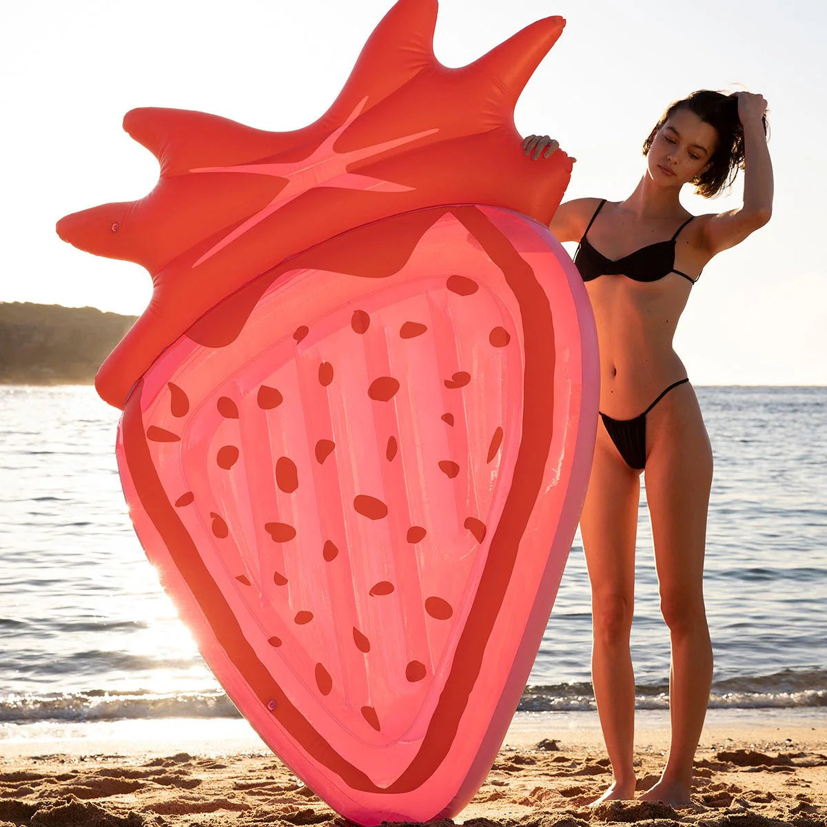 SUNNYLiFE Pink Color Inflatable Luxe Lie-On Float Strawberry Pink Berry