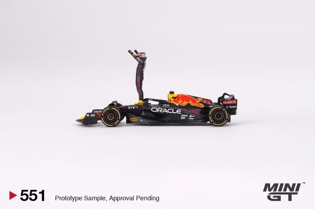 Mini GT Oracle Red Bull Racing RB18 11 Sergio Perez 2022