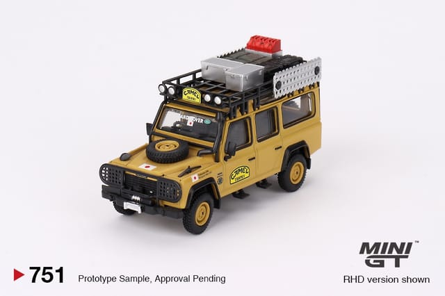 Mini GT 751 Land Rover Defender 110 1989 Camel Trophy Amazon Team Japan