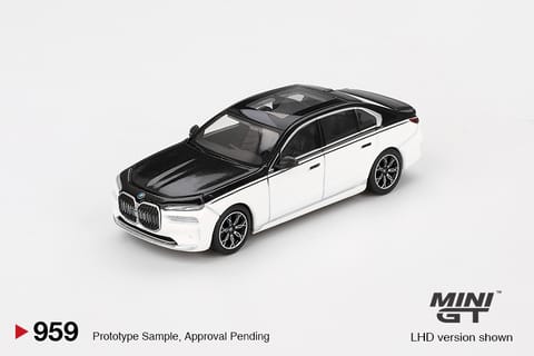 Mini GT 959 BMW i7 xDrive60 Alpine White / Black Sapphire