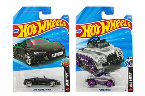 Hot Wheels 2019 Audi R8 Spyder and Pedal Driver