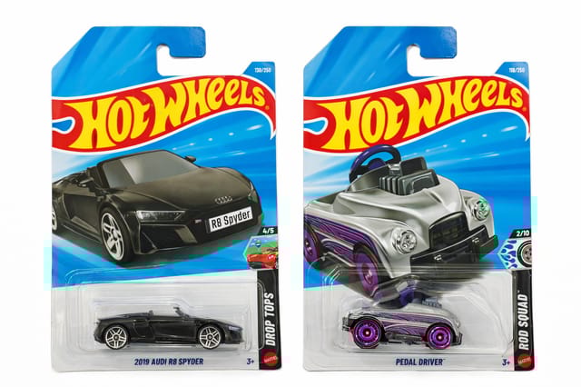 Hot Wheels 2019 Audi R8 Spyder and Pedal Driver